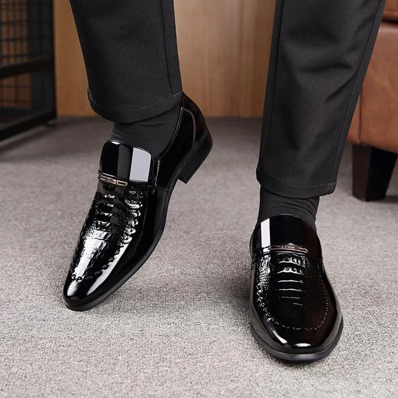 Men's Crocodile Pattern Patent Leather Pointed Toe Business Leather Shoes 26384353L