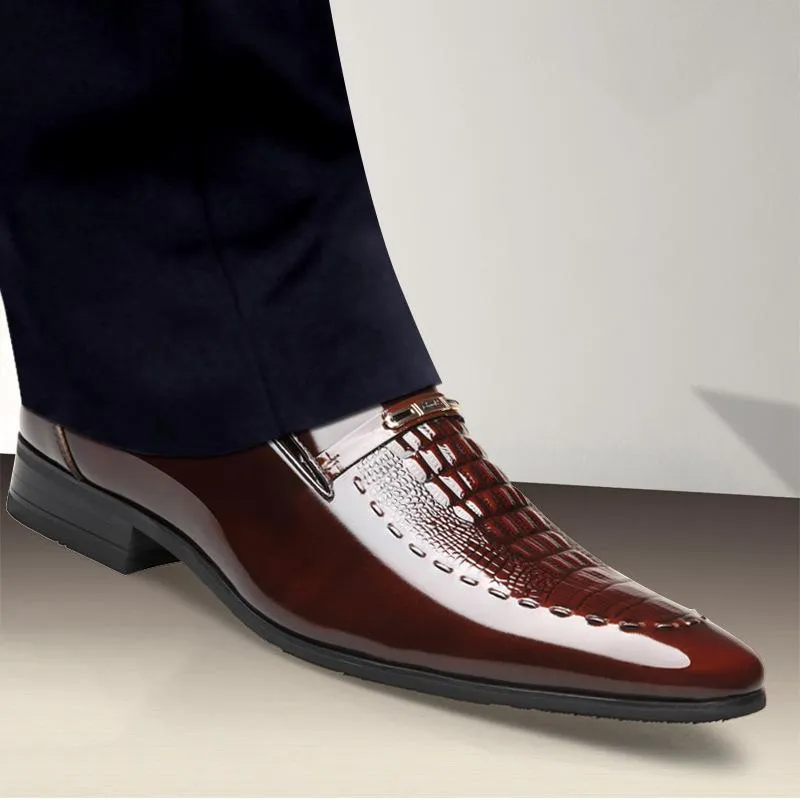 Men's Crocodile Pattern Patent Leather Pointed Toe Business Leather Shoes 26384353L